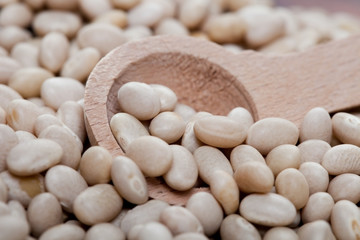 Holz Löffel mit weißen Bohnen