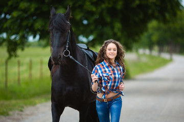 Obraz premium Young beautiful girl runs with the horse
