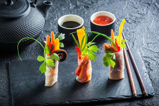 Fresh spring rolls with vegetables with sauce