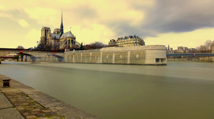 La cathédrale Notre-Dame de Paris (photo avec filtre ND1000)