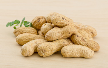 Raw peanuts