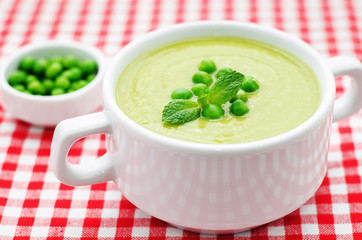 soup puree of green peas