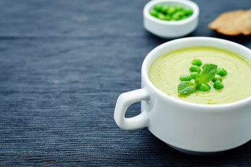 soup puree of green peas