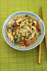 soupe aux ramen et poulet