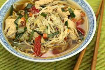 soupe aux ramen et poulet