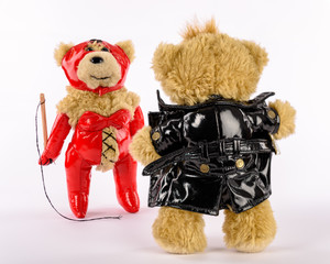 Fetisch Teddys, Domina mit Peitsche und Exibitionist