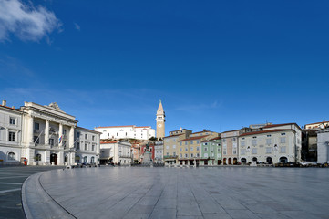 Naklejka premium Tartini square in slovenian city Piran