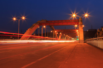 Fototapeta na wymiar busy traffic in big city at night on bridge