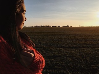 Frau in Gedanken
