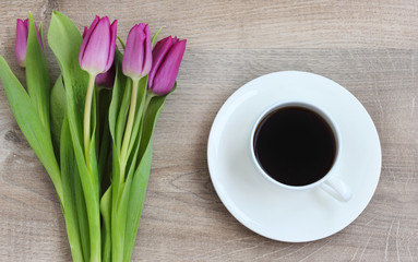 Fototapeta na wymiar coffee mug flowers tulips vintage wood background