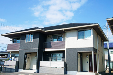 青空に集合住宅