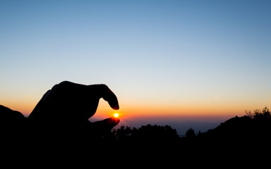 finger sun and sky