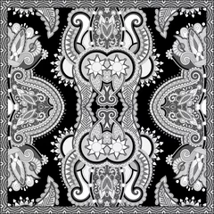Fotobehang black and white ornamental floral paisley bandanna © Kara-Kotsya