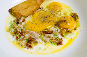 Scrambled eggs with ham and chive © rbadowski