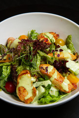 Image of salad with chicken and cherry tomatos