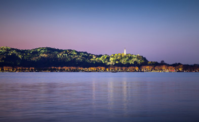 Obraz premium Night view, coast of West Lake in Hangzhou city center