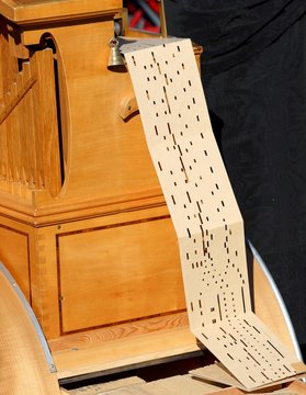 Orgue de barbarie m&eacute;canique mobile