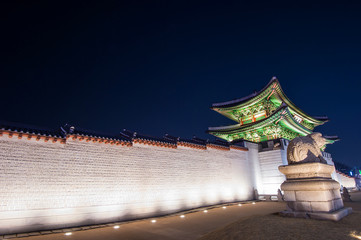 Fototapeta na wymiar Geyongbokgung Palace at night in Seoul, South Korea.