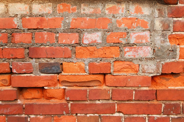 Старая стена из красного кирпича