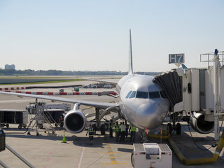 Naklejka premium Aerobridge in plane parked in the airport waiting for passengers