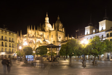 Fototapeta na wymiar Midnight view of Segovia Cathedral