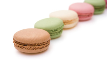 Obraz na płótnie Canvas colorful macaroons on white with clipping path