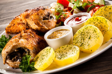 Grilled chicken fillets and vegetables
