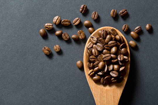 Scoop Of Coffee Beans On The Scales Stock Photo - Download Image Now -  Black Background, Blue, Brown - iStock