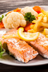 Fried salmon and vegetables