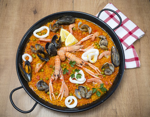 Paella de pescados y mariscos