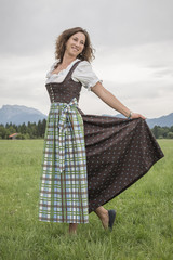 Frau im Dirndl