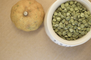dried split peas and dried lemon
