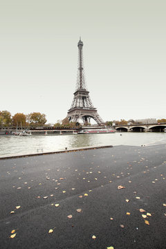 The Eiffel Tower in Paris. beautiful photos of Europe