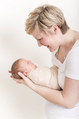 Mutter und Sohn :-) Baby gepuckt