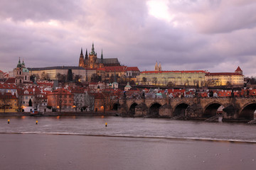 Obraz premium Prague gothic Castle with Charles Bridge after sunset