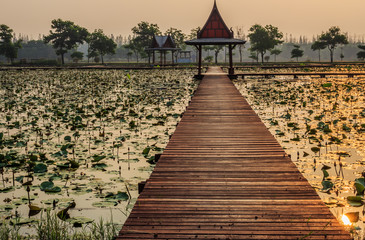 Floating bridge