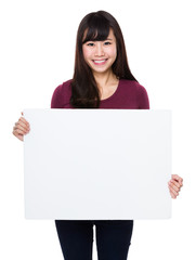 Naklejka premium Woman show with white board