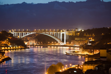 Obraz premium Arrabida Bridge at Night in Porto and Gaia