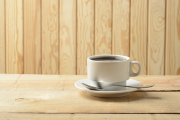 Taza de café, con fondo de madera