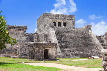 Fototapeta na wymiar Tulum, archeological site in the Riviera Maya, Mexico. Site of a