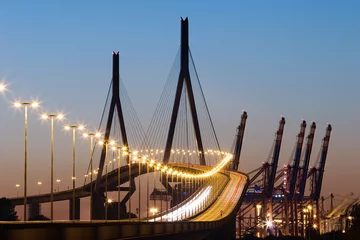 Köhlbrandbrücke Hamburg in der Abenddämmerung © Nils Heiliger
