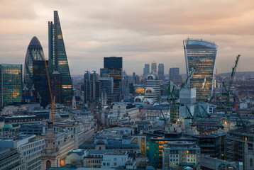 Fototapeta na wymiar LONDON, UK - AUGUST 9, 2014. London's panorama in sun set