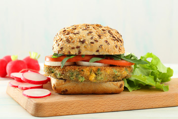 panino vegetariano con legumi e verdure