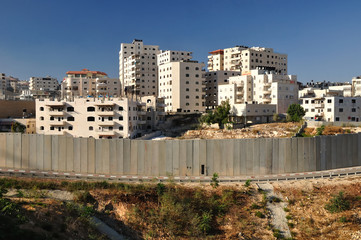 Israeli West Bank barrier, the part separating East Jerusalem quarters .