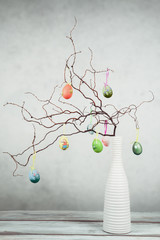 ramo con uova pasquali decorative