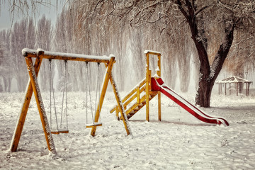 parco giochi innevato