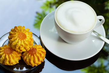 italian cookies - Italienische Amarettokekse und Cappuccino