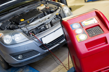 Servicing car air conditioner in vehicle service
