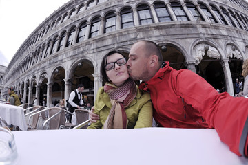 happy couple in venice