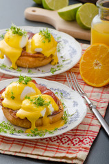 Eggs benedict, prosciutto with hollandaise